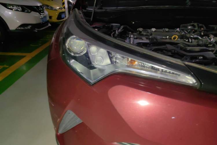 Used Toyota IZOA 2018 2.0L Yichi Version China VI Standard Right Front Headlight