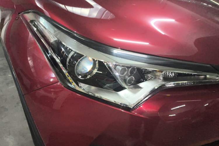 Used Toyota IZOA 2018 2.0L Yichi Version China VI Standard Right Front Headlight