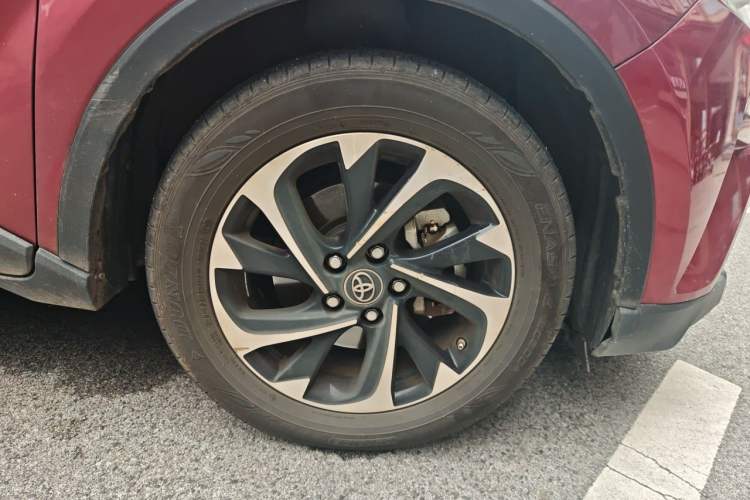 Used Toyota IZOA 2018 2.0L Yixuan Sunroof Version China VI Standard Right Front Wheel Hub