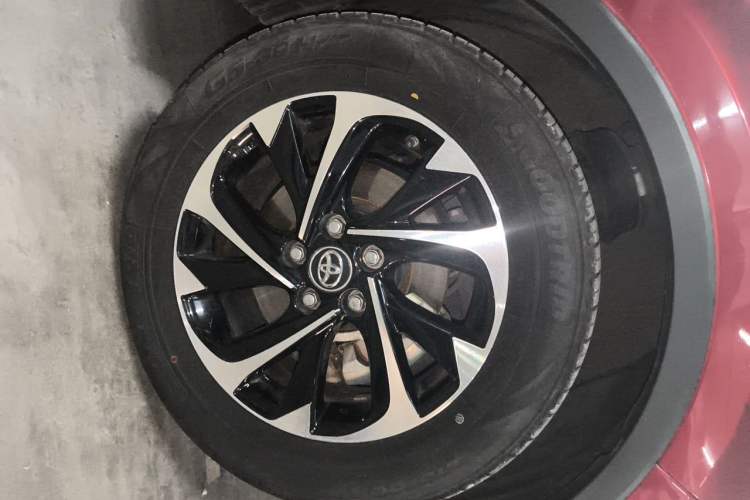 Used Toyota IZOA 2018 2.0L Yichi Version China VI Standard Right Front Wheel Hub