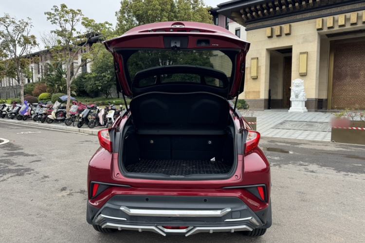 Used Toyota IZOA 2018 2.0L Yichi Version China VI Standard Trunk