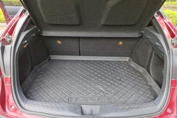 Used Toyota IZOA 2018 2.0L Yichi Version China VI Standard Trunk