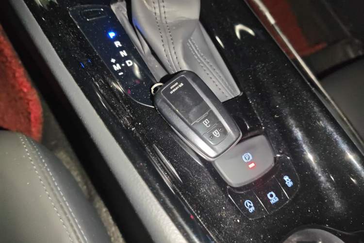 Used Toyota IZOA 2018 2.0L Yichi Version China VI Standard Vehicle Key