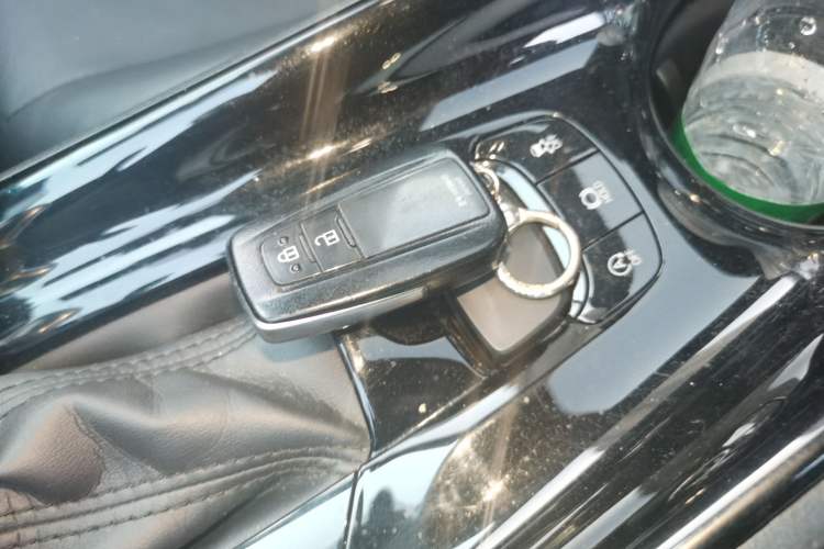 Used Toyota IZOA 2018 2.0L Yichi Version China VI Standard Vehicle Key