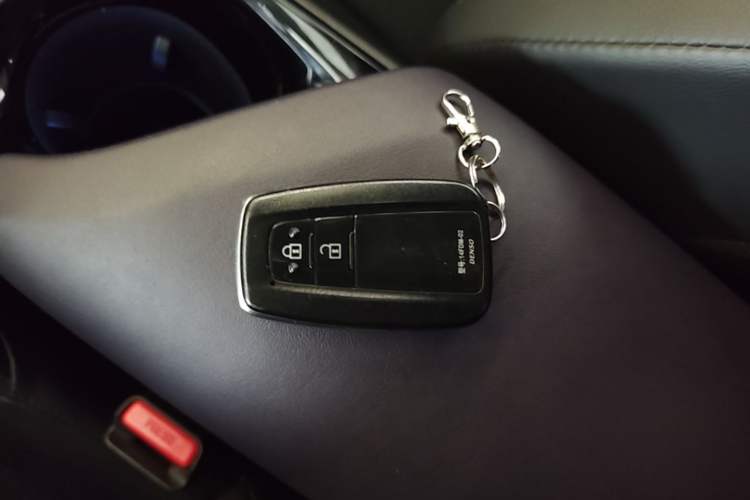 Used Toyota IZOA 2018 2.0L Yichi Version China VI Standard Vehicle Key