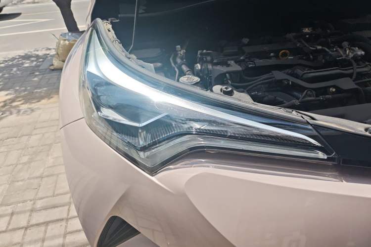 Used Toyota IZOA 2018 2.0L Yixuan Version China V Standard Right Front Headlight