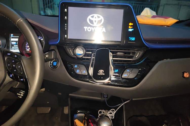 Used Toyota IZOA 2018 2.0L Yichi Version China VI Standard Audio And AC Panel