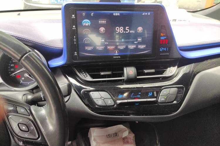 Used Toyota IZOA 2018 2.0L Yixuan Sunroof Version China VI Standard Audio And AC Panel