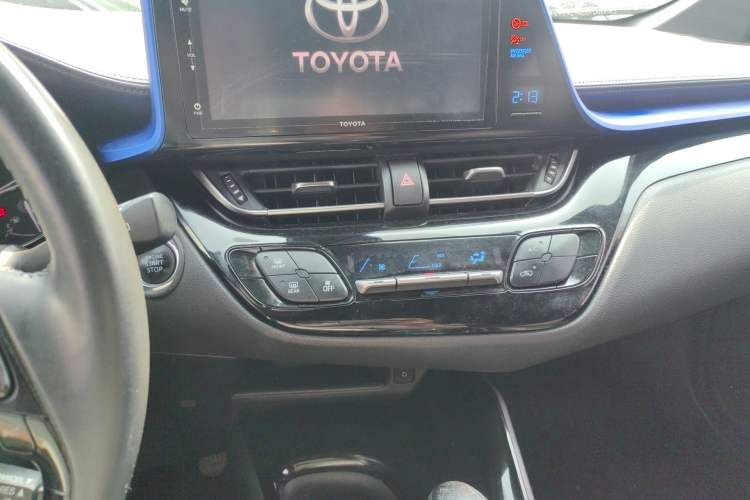 Used Toyota IZOA 2018 2.0L Yichi Version China VI Standard Audio And AC Panel
