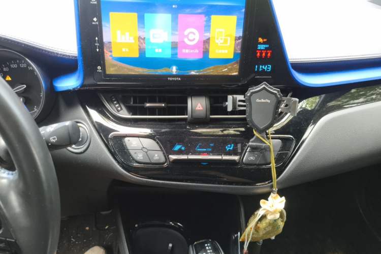 Used Toyota IZOA 2018 2.0L Yichi Version China VI Standard Audio And AC Panel