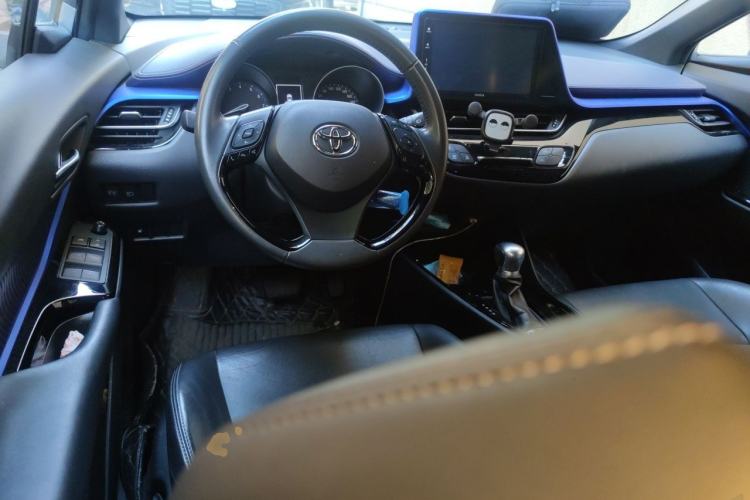 Used Toyota IZOA 2018 2.0L Yichi Version China VI Standard Center Console
