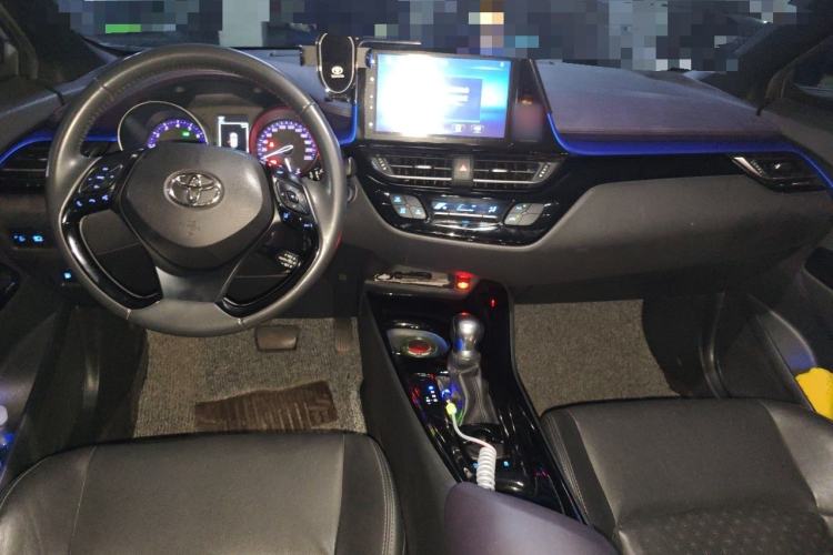Used Toyota IZOA 2018 2.0L Yichi Version China VI Standard Center Console