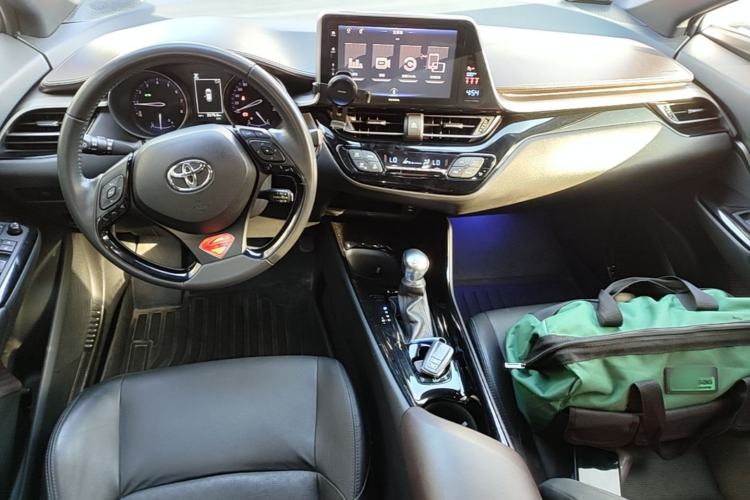 Used Toyota IZOA 2018 2.0L Yixuan Sunroof Version China V Standard Center Console