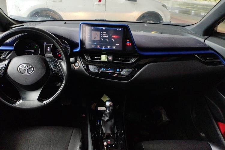 Used Toyota IZOA 2018 2.0L Yichi Edition China V Standard Center Console