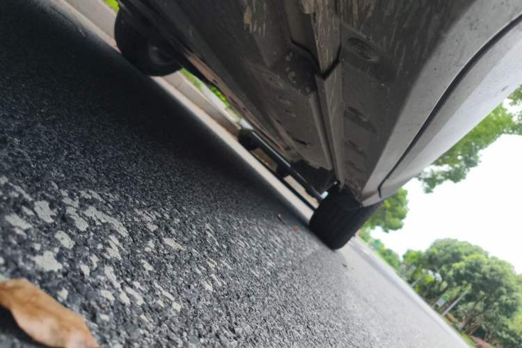 Used Toyota IZOA 2018 2.0L Yichi Version China VI Standard Chassis Front Left