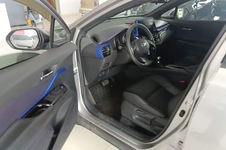 Used Toyota IZOA 2018 2.0L Yichi Version China VI Standard Driver Seat