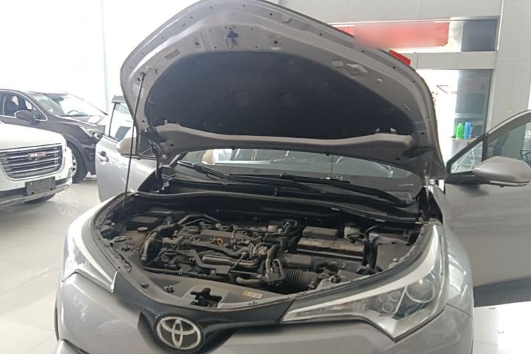 Used Toyota IZOA 2018 2.0L Yichi Version China VI Standard Engine Bay