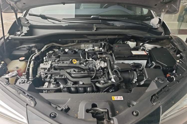 Used Toyota IZOA 2018 2.0L Yichi Version China VI Standard Engine Bay