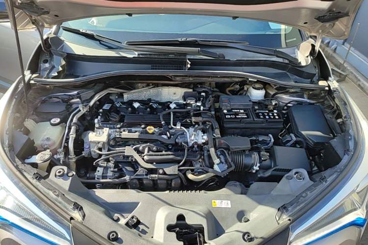 Used Toyota IZOA 2018 2.0L Yixuan Sunroof Version China V Standard Engine Bay