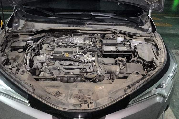 Used Toyota IZOA 2018 2.0L Yichi Version China VI Standard Engine Bay