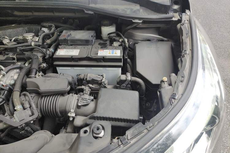 Used Toyota IZOA 2018 2.0L Yixuan Sunroof Version China VI Standard Engine Bay Left