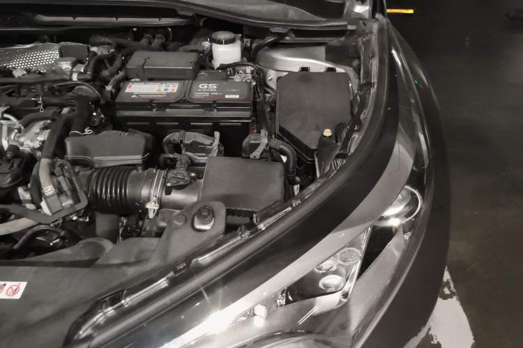 Used Toyota IZOA 2018 2.0L Yichi Version China VI Standard Engine Bay Left