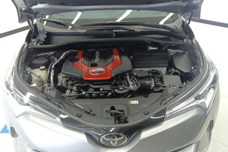 Used Toyota IZOA 2018 2.0L Yichi Version China VI Standard Engine Bay