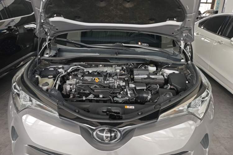Used Toyota IZOA 2018 2.0L Yichi Version China VI Standard Engine Bay