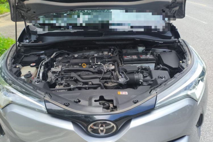 Used Toyota IZOA 2018 2.0L Yichi Version China VI Standard Engine Bay