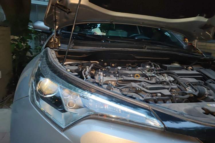 Used Toyota IZOA 2018 2.0L Yichi Version China VI Standard Engine Bay Right