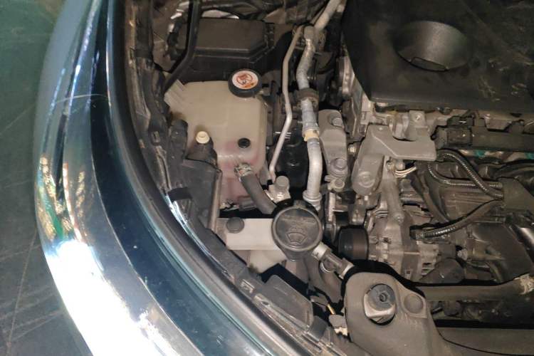 Used Toyota IZOA 2018 2.0L Yichi Version China VI Standard Engine Bay Right