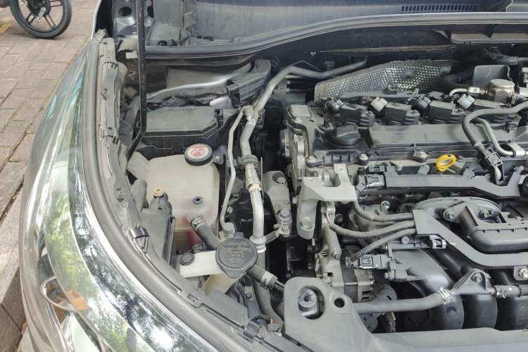 Used Toyota IZOA 2018 2.0L Yixuan Sunroof Version China VI Standard Engine Bay Right