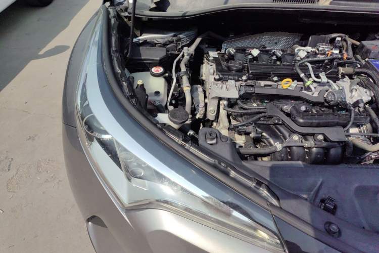 Used Toyota IZOA 2018 2.0L Yichi Version China VI Standard Engine Bay Right