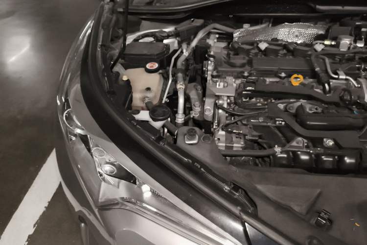 Used Toyota IZOA 2018 2.0L Yichi Version China VI Standard Engine Bay Right