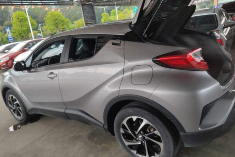 Used Toyota IZOA 2018 2.0L Yichi Version China VI Standard Exterior 3
