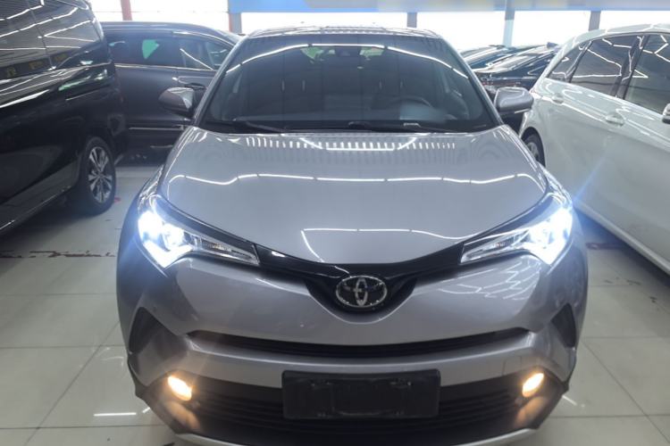 Used Toyota IZOA 2018 2.0L Yichi Version China VI Standard Front