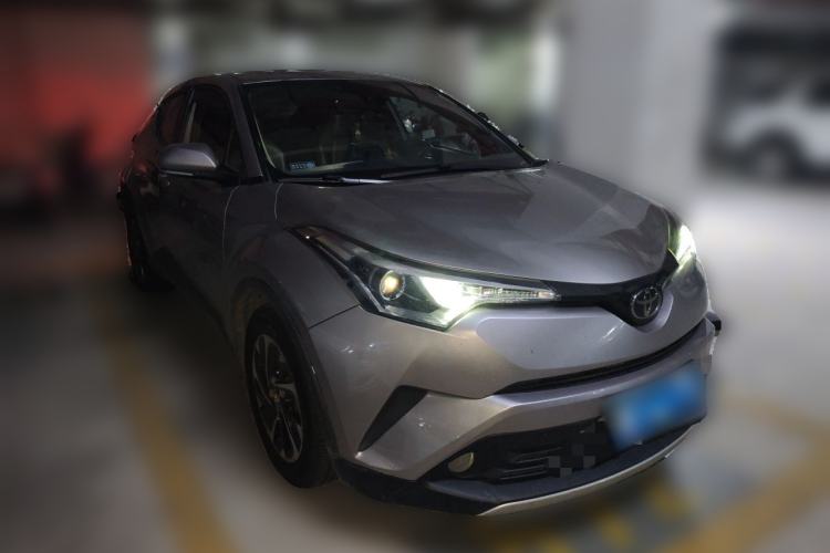 Used Toyota IZOA 2018 2.0L Yichi Version China VI Standard Front Right 45 Deg