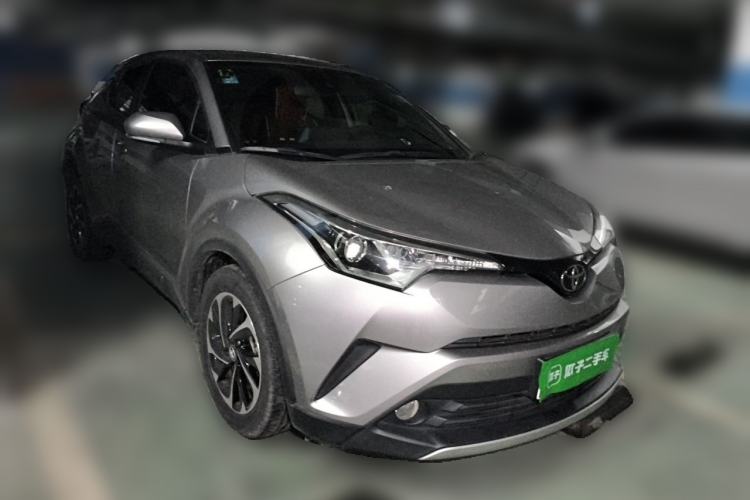 Used Toyota IZOA 2018 2.0L Yichi Version China VI Standard Front Right 45 Deg