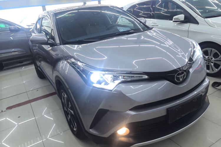 Used Toyota IZOA 2018 2.0L Yichi Version China VI Standard Front Right 45 Deg