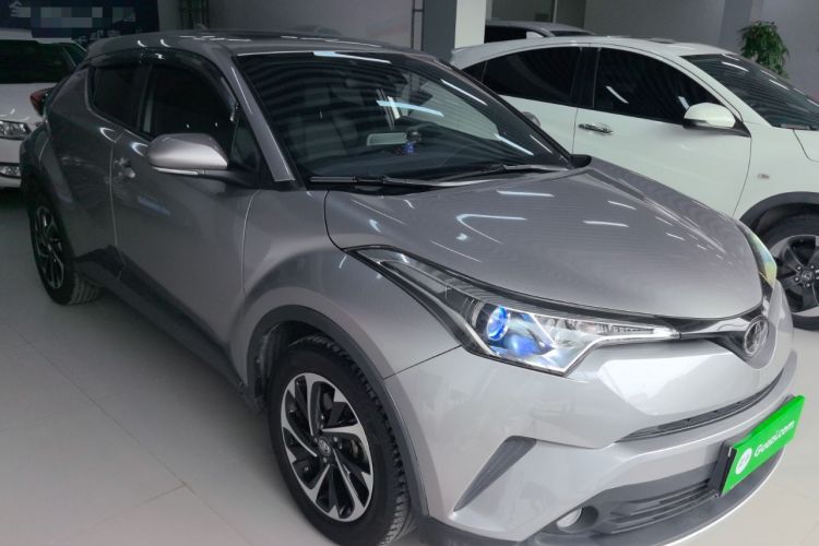 Used Toyota IZOA 2018 2.0L Yichi Version China VI Standard Front Right 45 Deg
