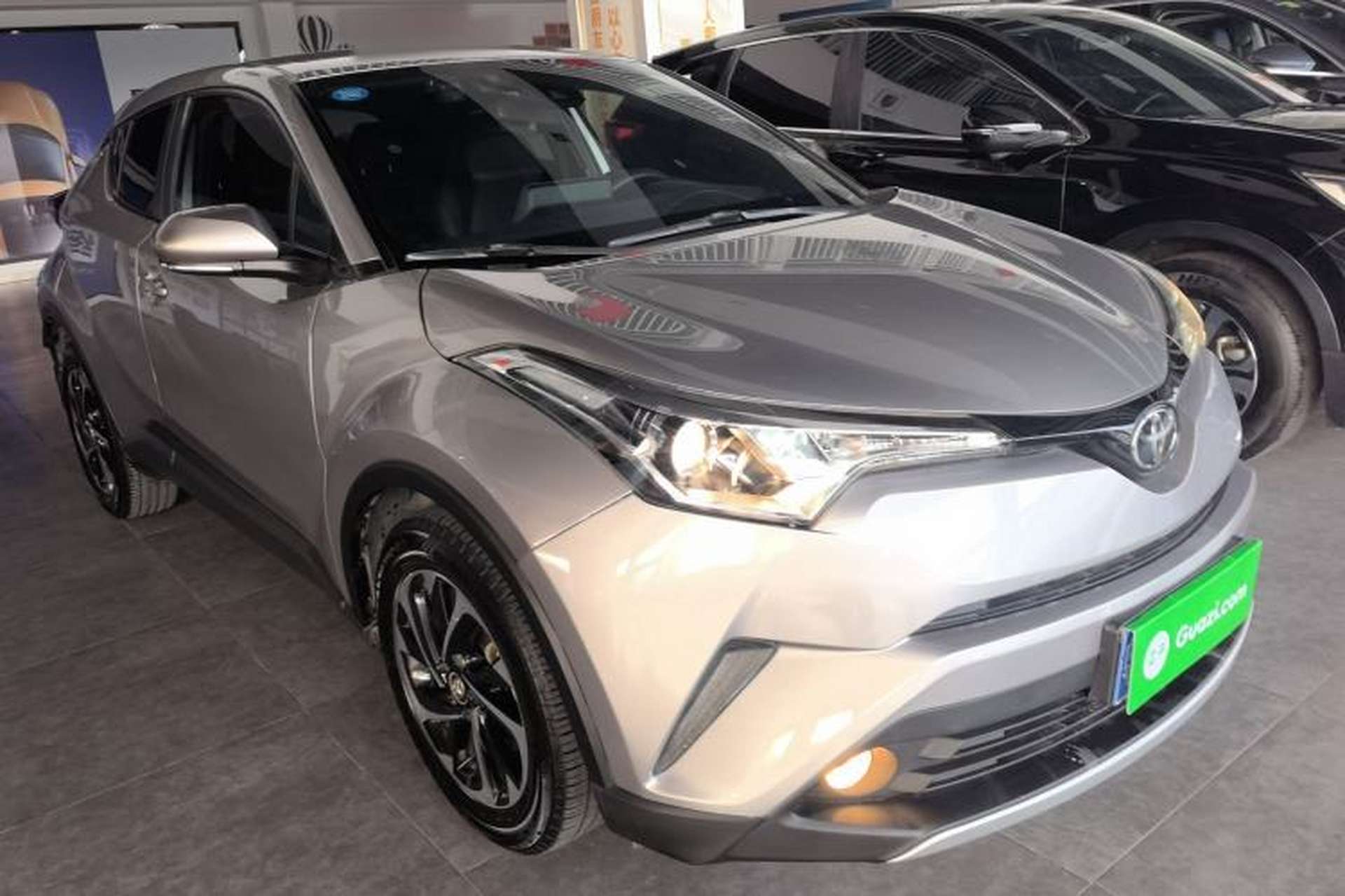 Used Toyota IZOA 2018 2.0L Yichi Edition China V Standard Front Right 45 Deg