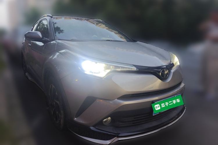 Used Toyota IZOA 2018 2.0L Yichi Edition China V Standard Front Right 45 Deg