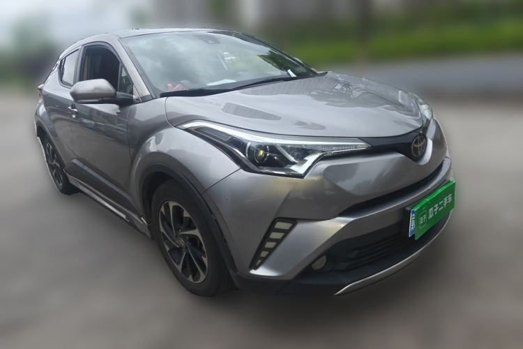 Used Toyota IZOA 2018 2.0L Yichi Edition China V Standard Front Right 45 Deg