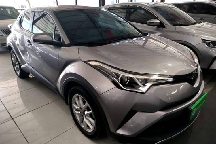 Used Toyota IZOA 2018 2.0L Yidong Version China V Standard Front Right 45 Deg