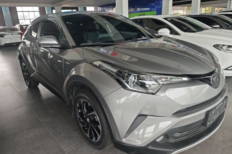 Used Toyota IZOA 2018 2.0L Yichi Version China VI Standard Front Right 45 Deg