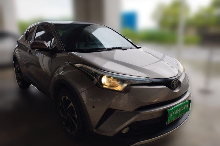 Used Toyota IZOA 2018 2.0L Yichi Edition China V Standard Front Right 45 Deg