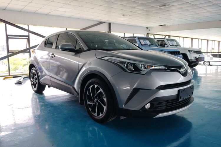 Used Toyota IZOA 2018 2.0L Yichi Edition China V Standard Front Right 45 Deg