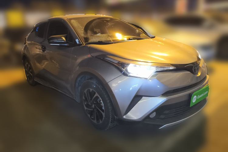 Used Toyota IZOA 2018 2.0L Yichi Version China VI Standard Front Right 45 Deg
