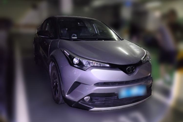 Used Toyota IZOA 2018 2.0L Yichi Edition China V Standard Front Right 45 Deg