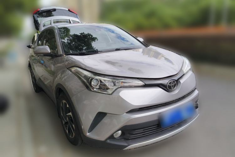 Used Toyota IZOA 2018 2.0L Yichi Edition China V Standard Front Right 45 Deg